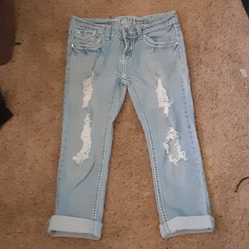 Distressed capris